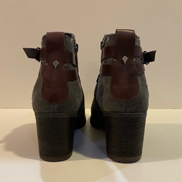 Sam Edelman Woman’s Chelsea Boots - Picture 7 of 11